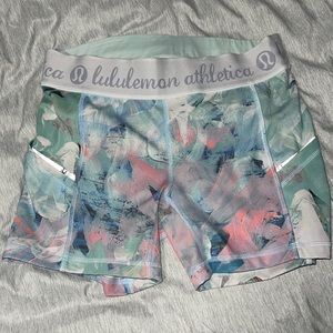 size 6 lululemon shorts